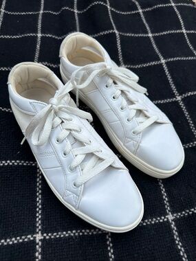 Zara Classic White Low-Top Lace-Up Sneakers